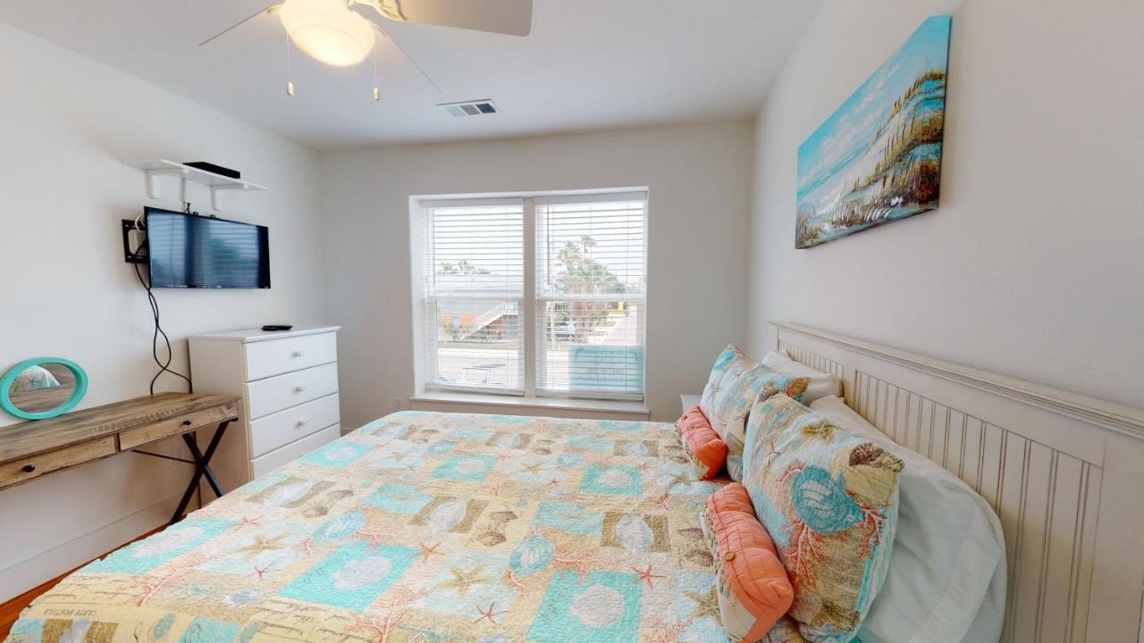  | TC503 Townhome Located in Town, Close to beach, Shared Pool, Pet Friendly