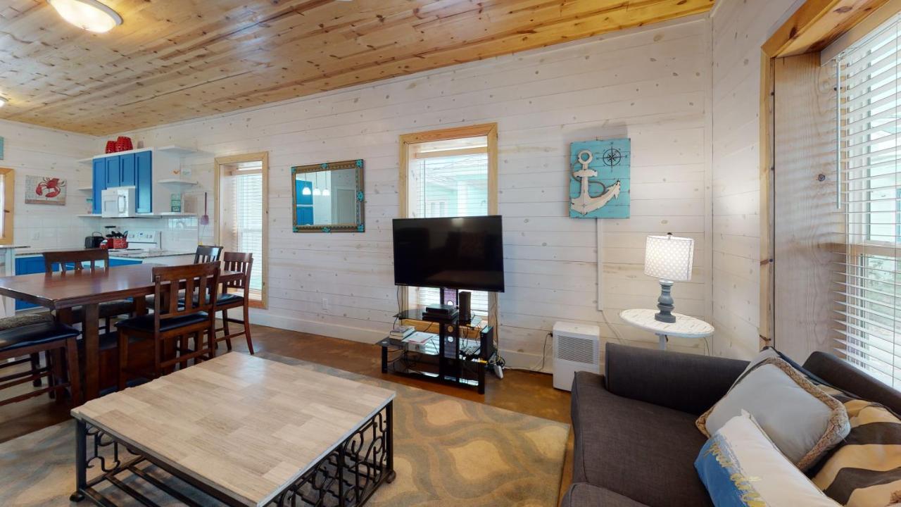  | TC503 Townhome Located in Town, Close to beach, Shared Pool, Pet Friendly
