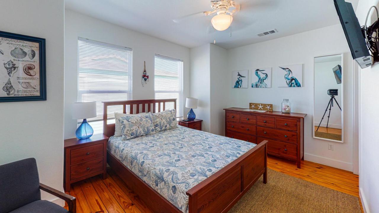 | TC602 Townhome Located in Town, Close to beach, Shared Pool, Pet Friendly