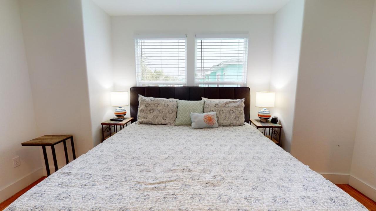  | TC603 Townhome Located in Town, Close to beach, Shared Pool, Pet Friendly