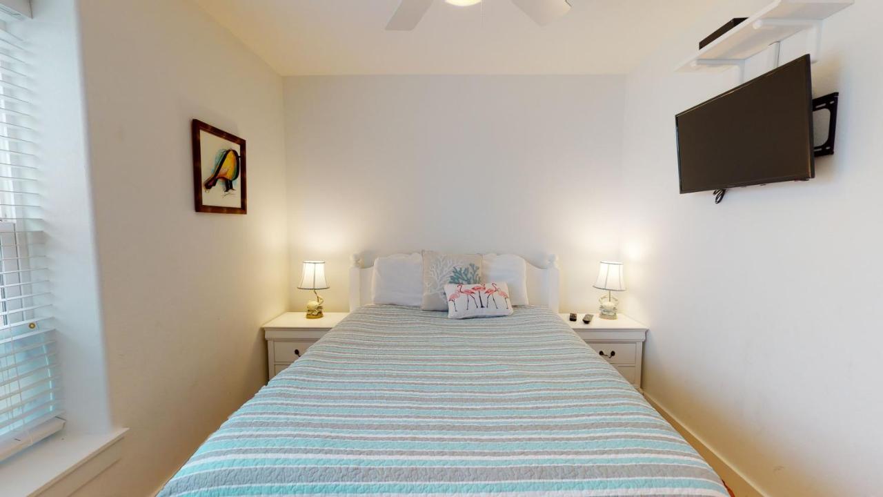 | TC603 Townhome Located in Town, Close to beach, Shared Pool, Pet Friendly