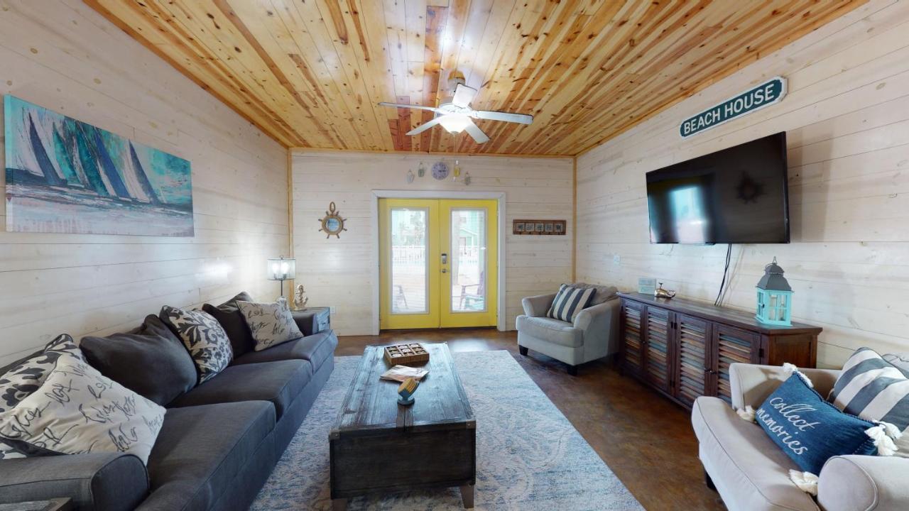  | TC703 Newly Decorated Townhome, Shared Pool, In Town, Close to Beach