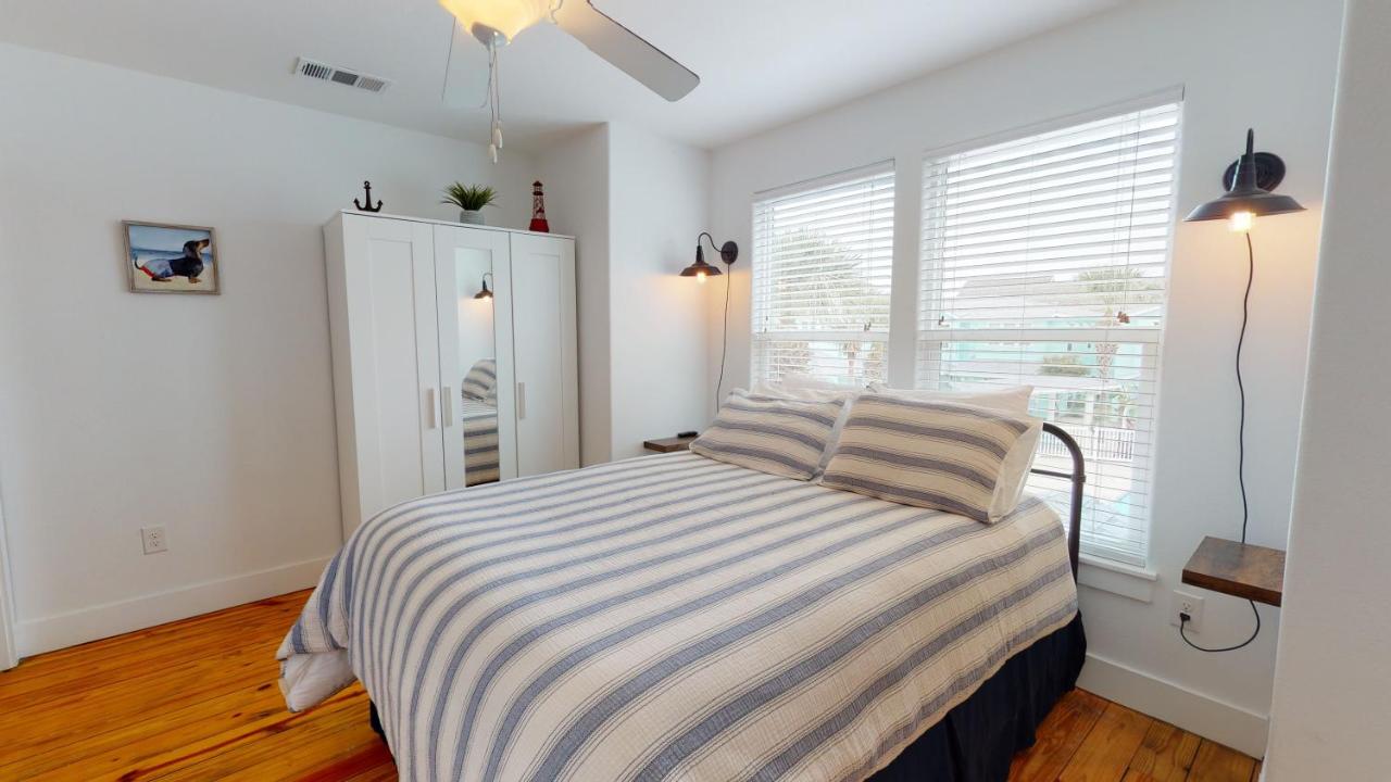  | TC703 Newly Decorated Townhome, Shared Pool, In Town, Close to Beach