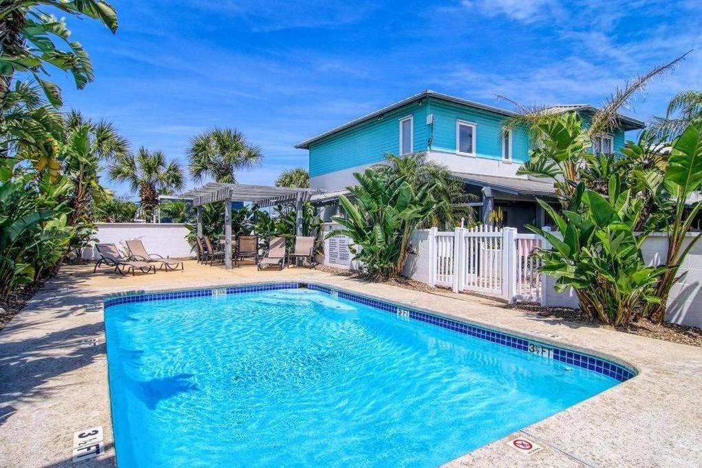  | TP5 5BR Townhome, Shared Pool, In Town, Near Beach