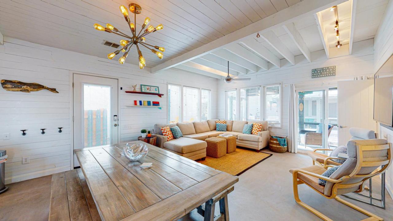  | TP5 5BR Townhome, Shared Pool, In Town, Near Beach
