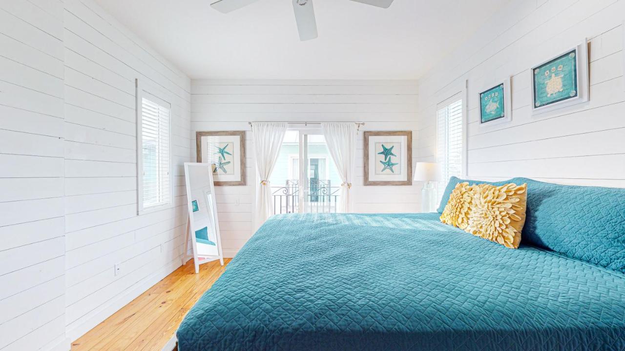  | TP5 5BR Townhome, Shared Pool, In Town, Near Beach