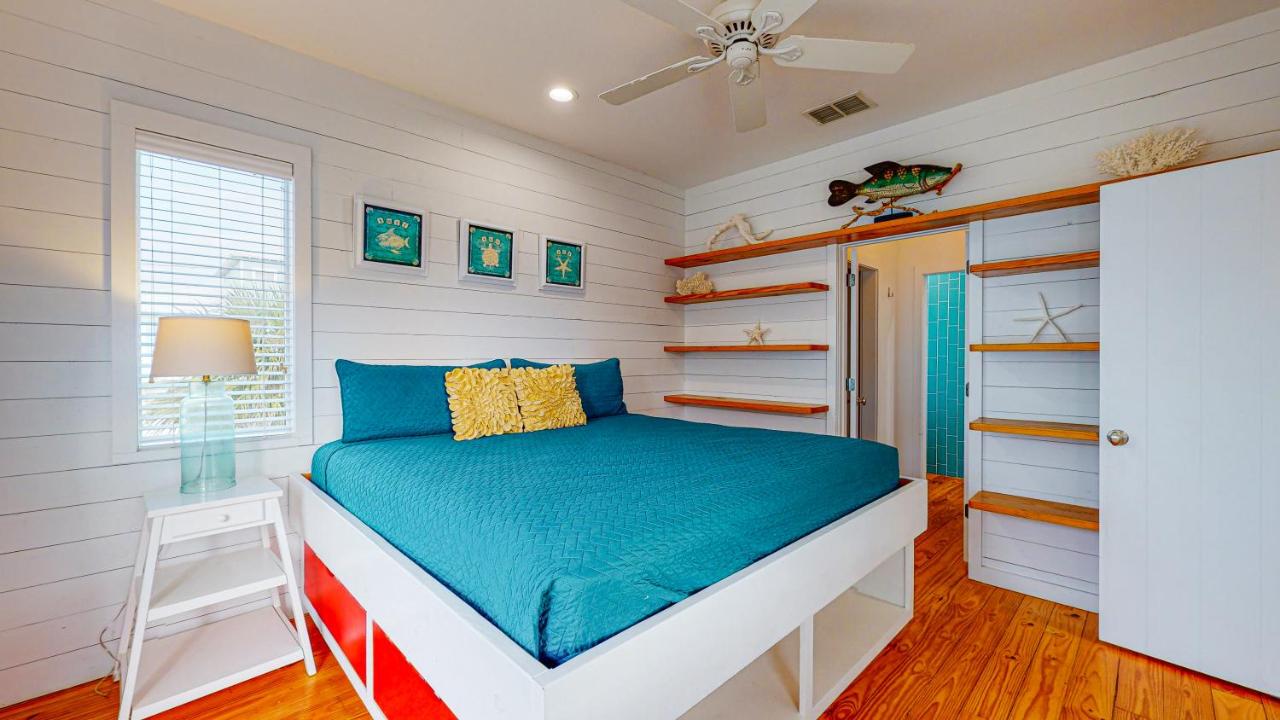  | TP5 5BR Townhome, Shared Pool, In Town, Near Beach