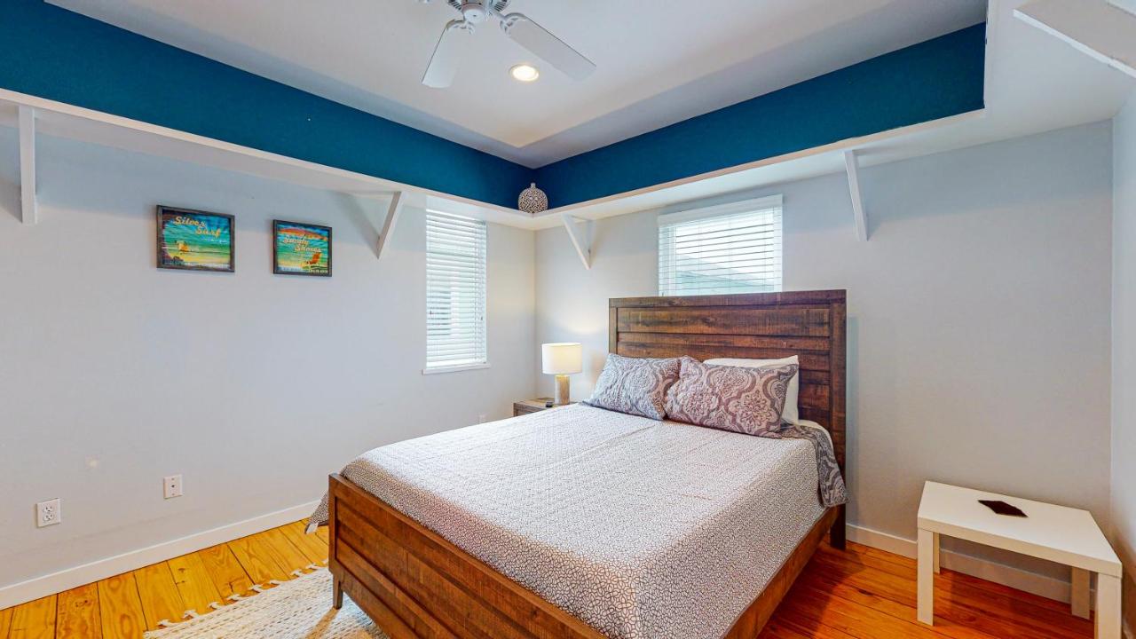  | TP5 5BR Townhome, Shared Pool, In Town, Near Beach