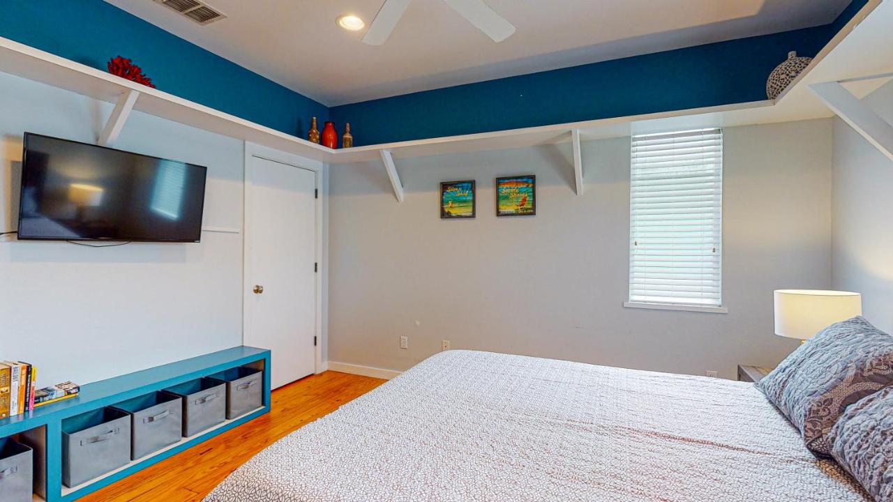  | TP5 5BR Townhome, Shared Pool, In Town, Near Beach