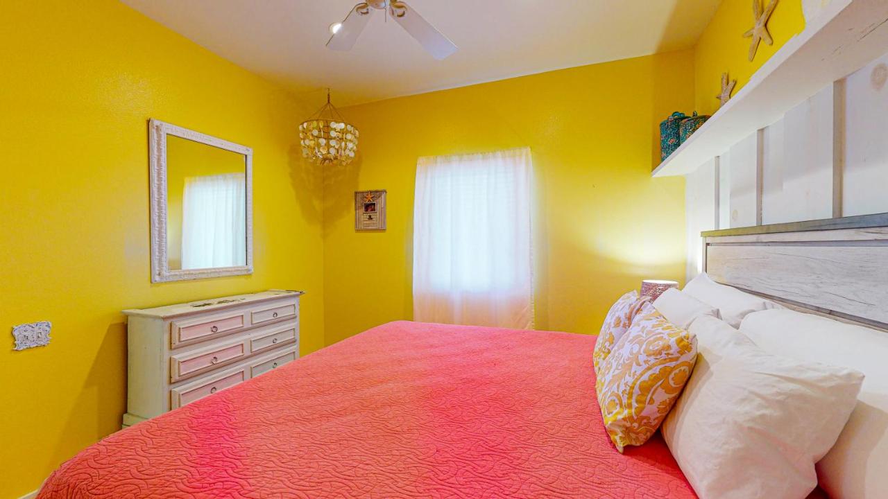  | TP5 5BR Townhome, Shared Pool, In Town, Near Beach