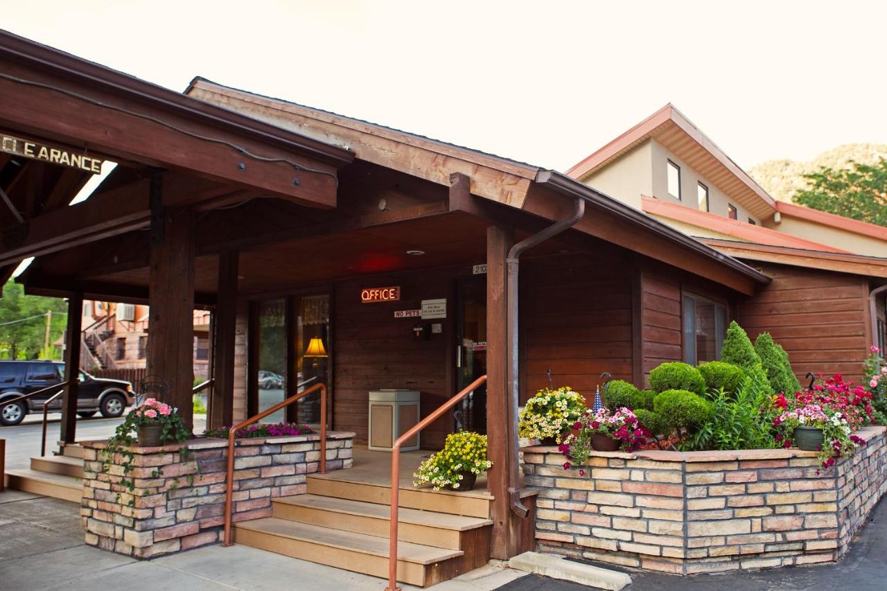  | Glenwood Springs Cedar Lodge