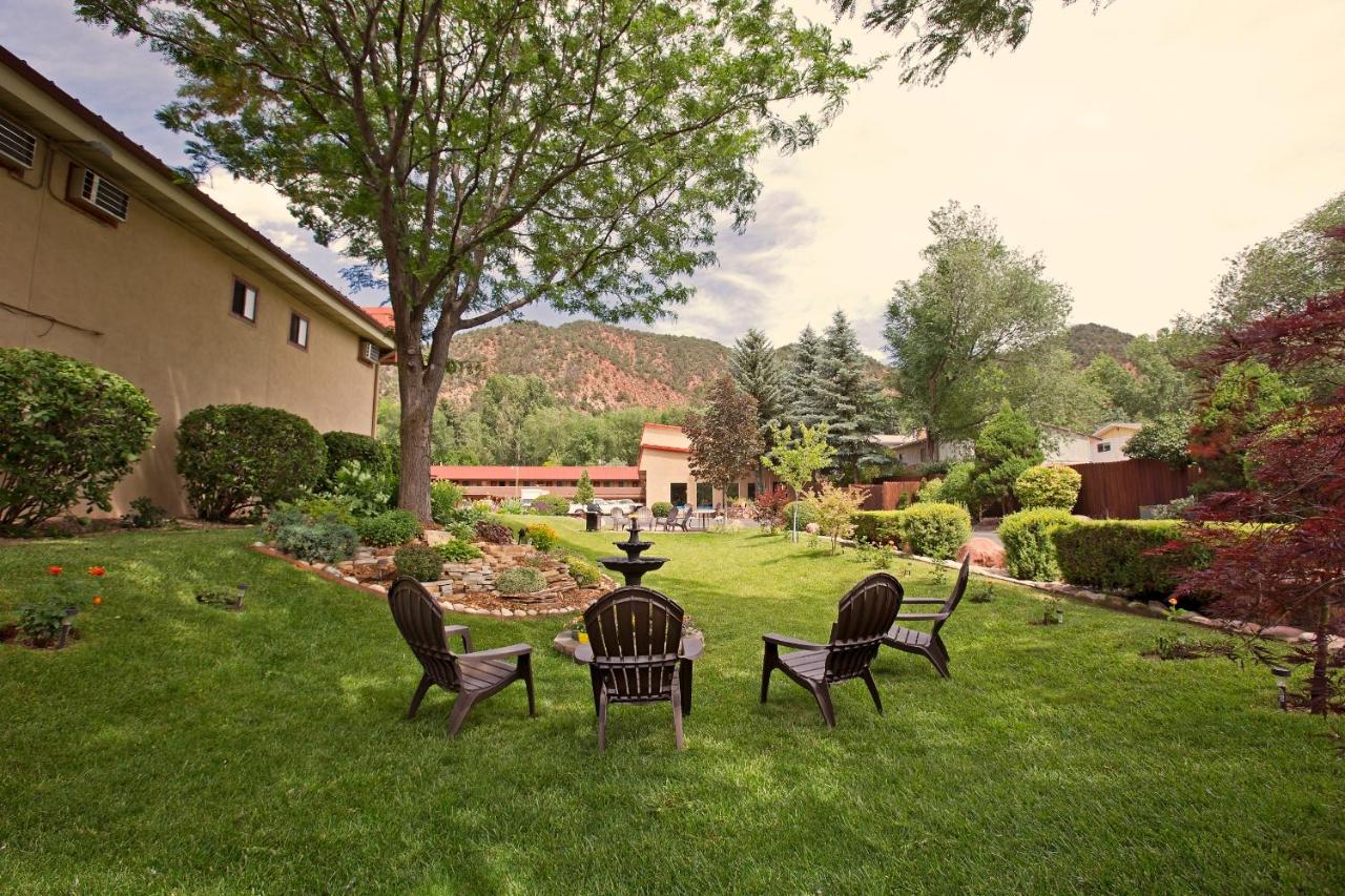 | Glenwood Springs Cedar Lodge