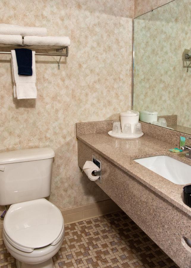 King Room - Non-Smoking at Ozarka Lodge
