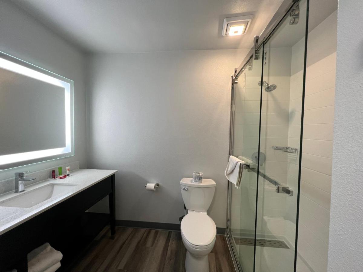 King Room - Non-Smoking at SureStay Plus Hotel by Best Western Mammoth Lakes