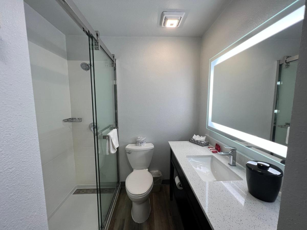 Queen Room with Two Queen Beds - Non-Smoking at SureStay Plus Hotel by Best Western Mammoth Lakes