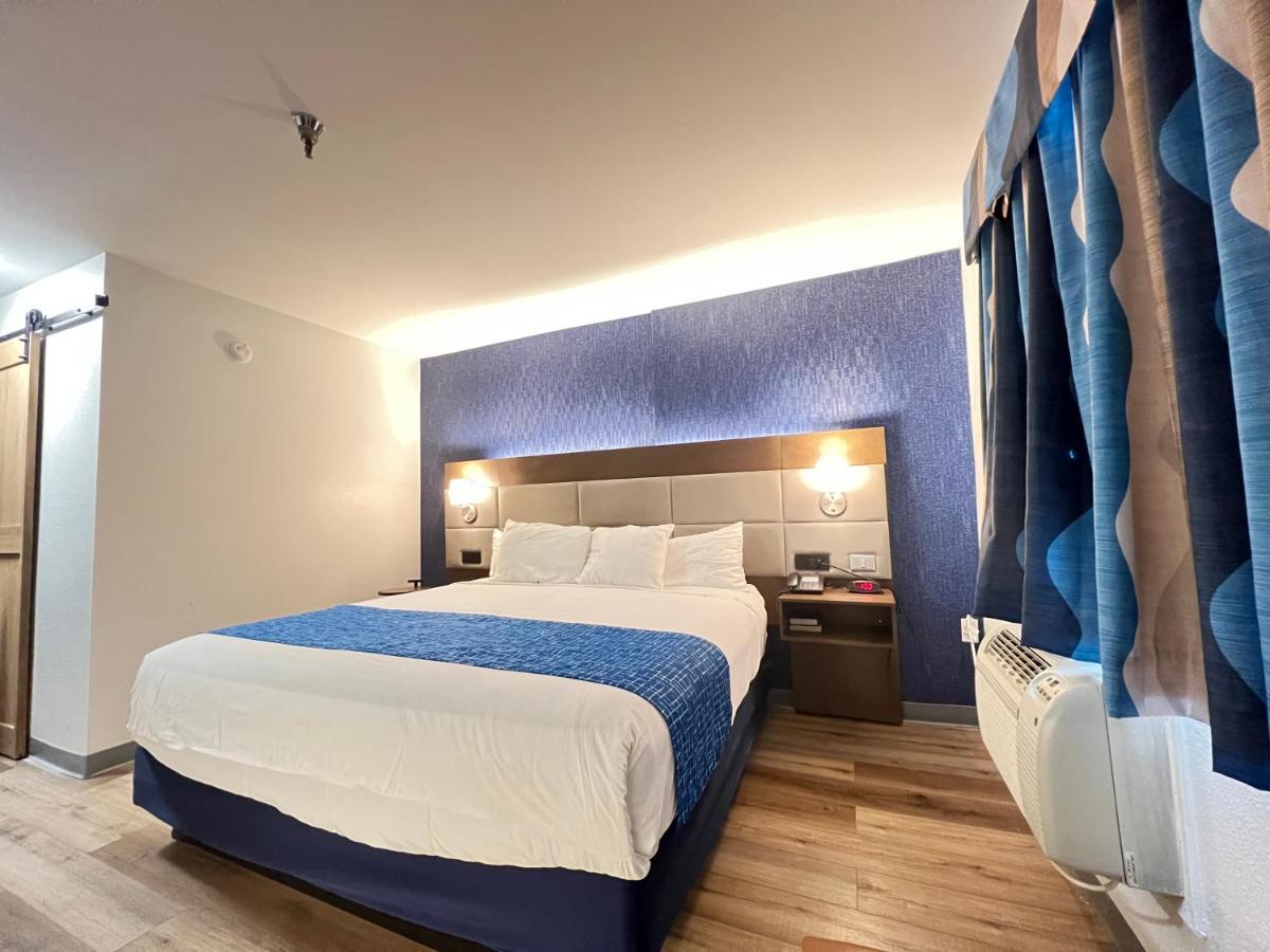 King Room - Non-Smoking at SureStay Plus Hotel by Best Western Mammoth Lakes