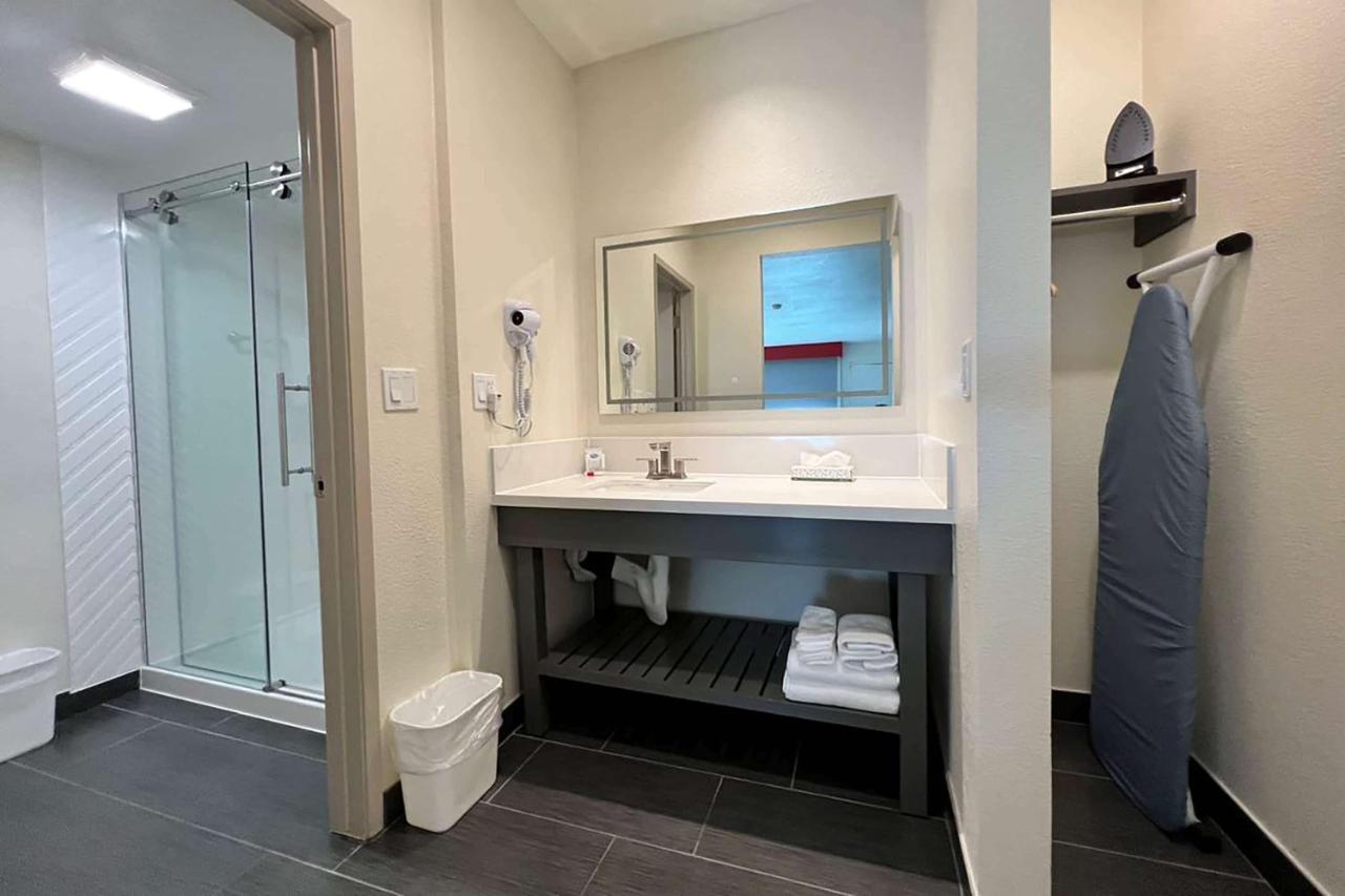 King Room - Non-Smoking at Ramada by Wyndham Anaheim Convention Center