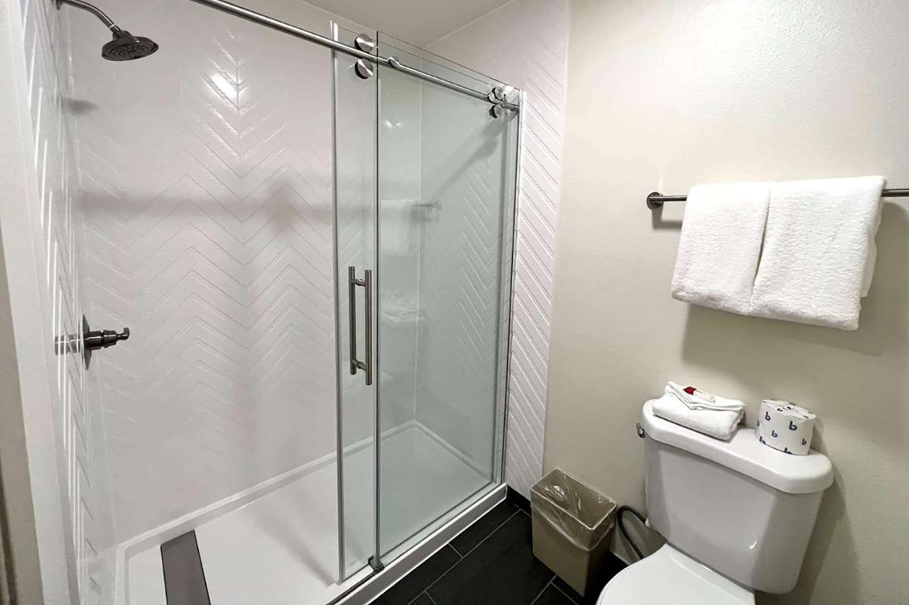 King Room - Non-Smoking at Ramada by Wyndham Anaheim Convention Center