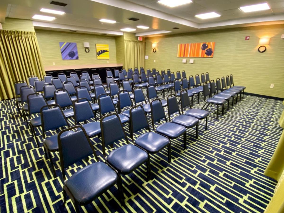 | Holiday Inn Express Hotel & Suites Plant City, an IHG Hotel
