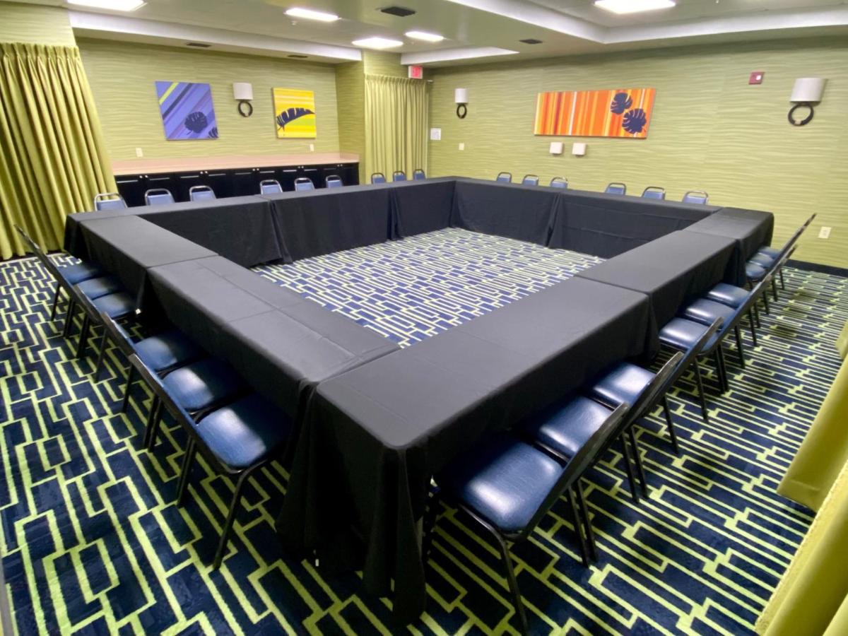 | Holiday Inn Express Hotel & Suites Plant City, an IHG Hotel