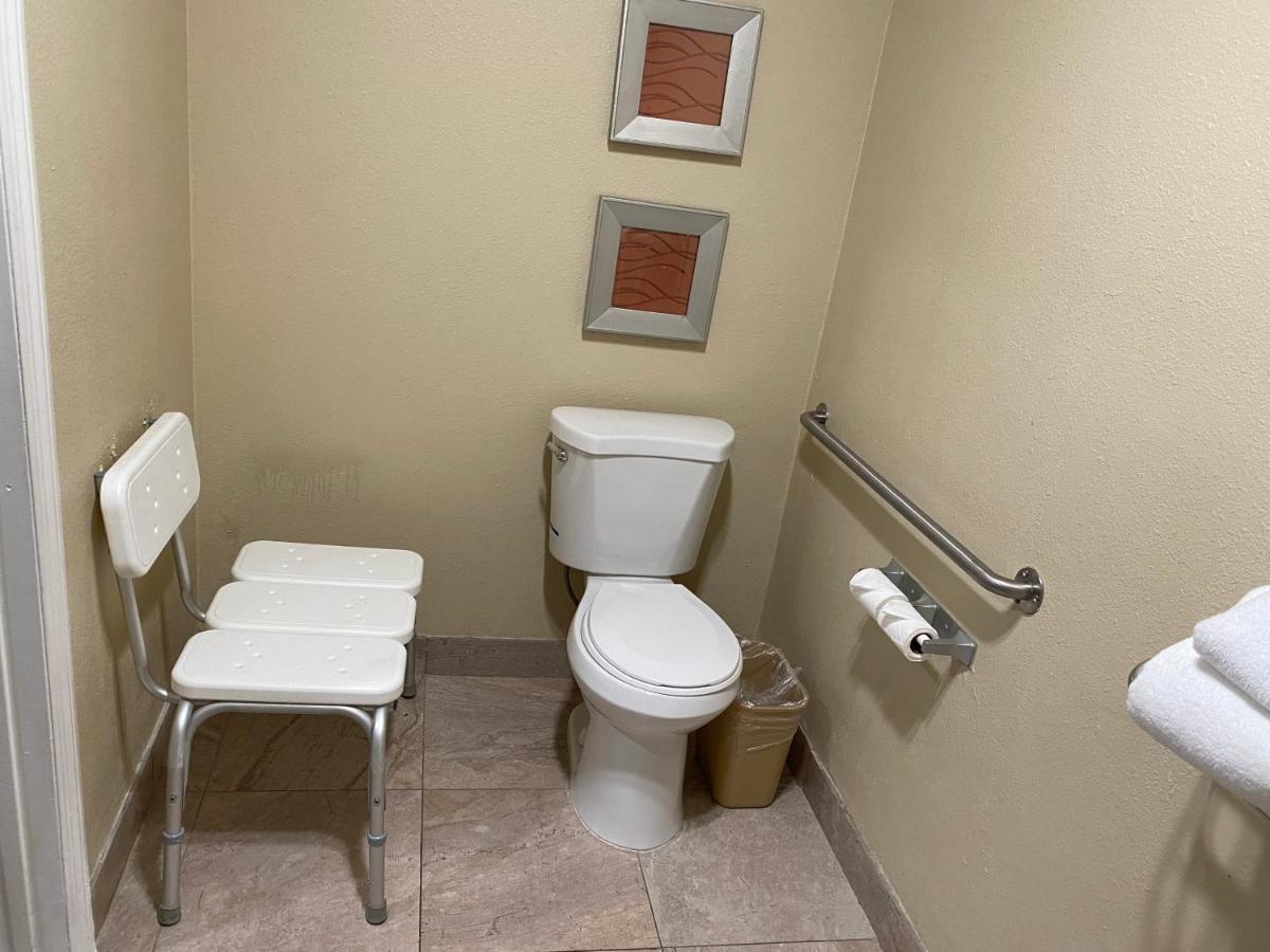 Standard Room, 1 King Bed, Accessible Tub, Non Smoking at Quality Inn Downey