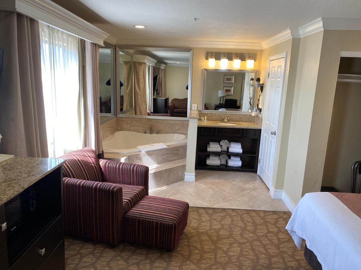 Superior Room, 1 King Bed, In-Room Whirlpool, Non Smoking at Quality Inn Downey