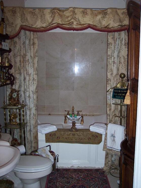 | Shadowlawn Bed and Breakfast