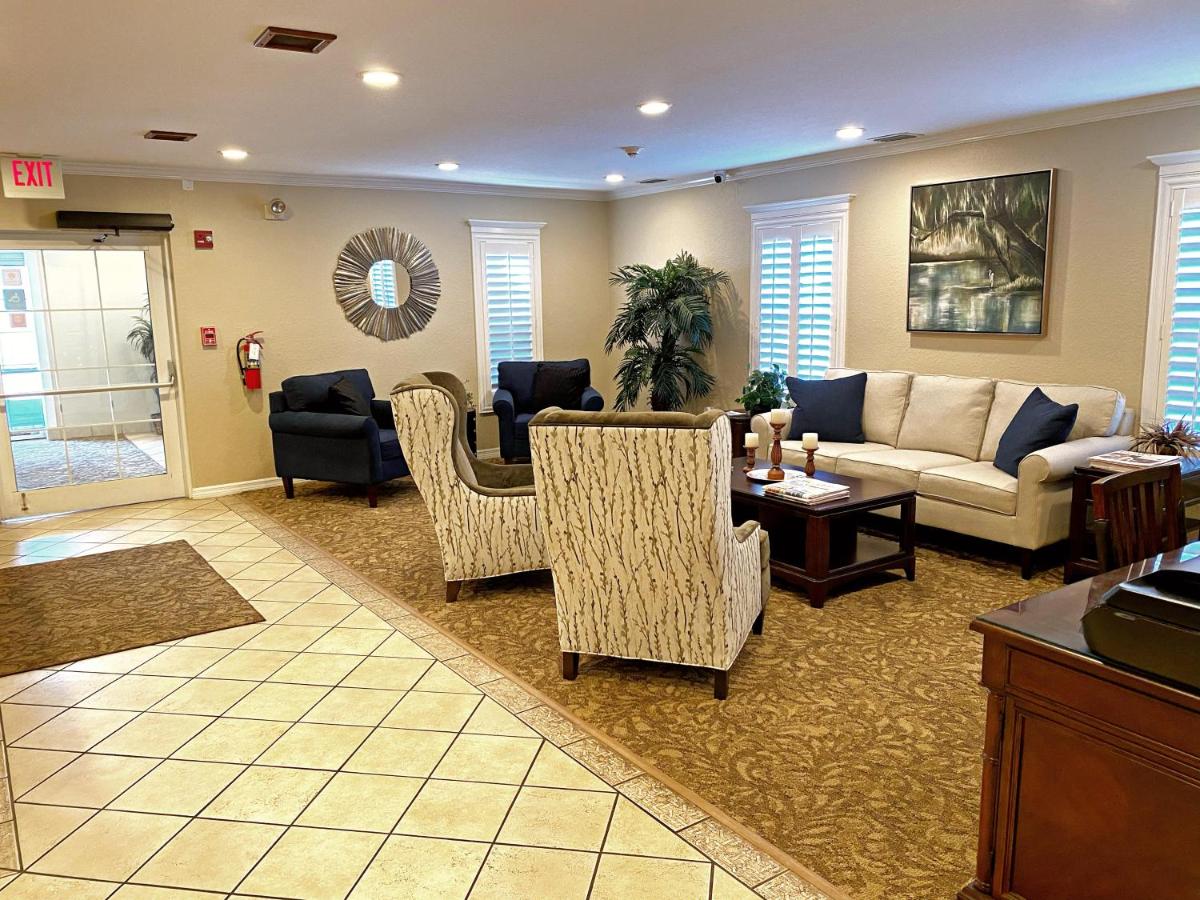  | Roadstar Hotel Zephyrhills