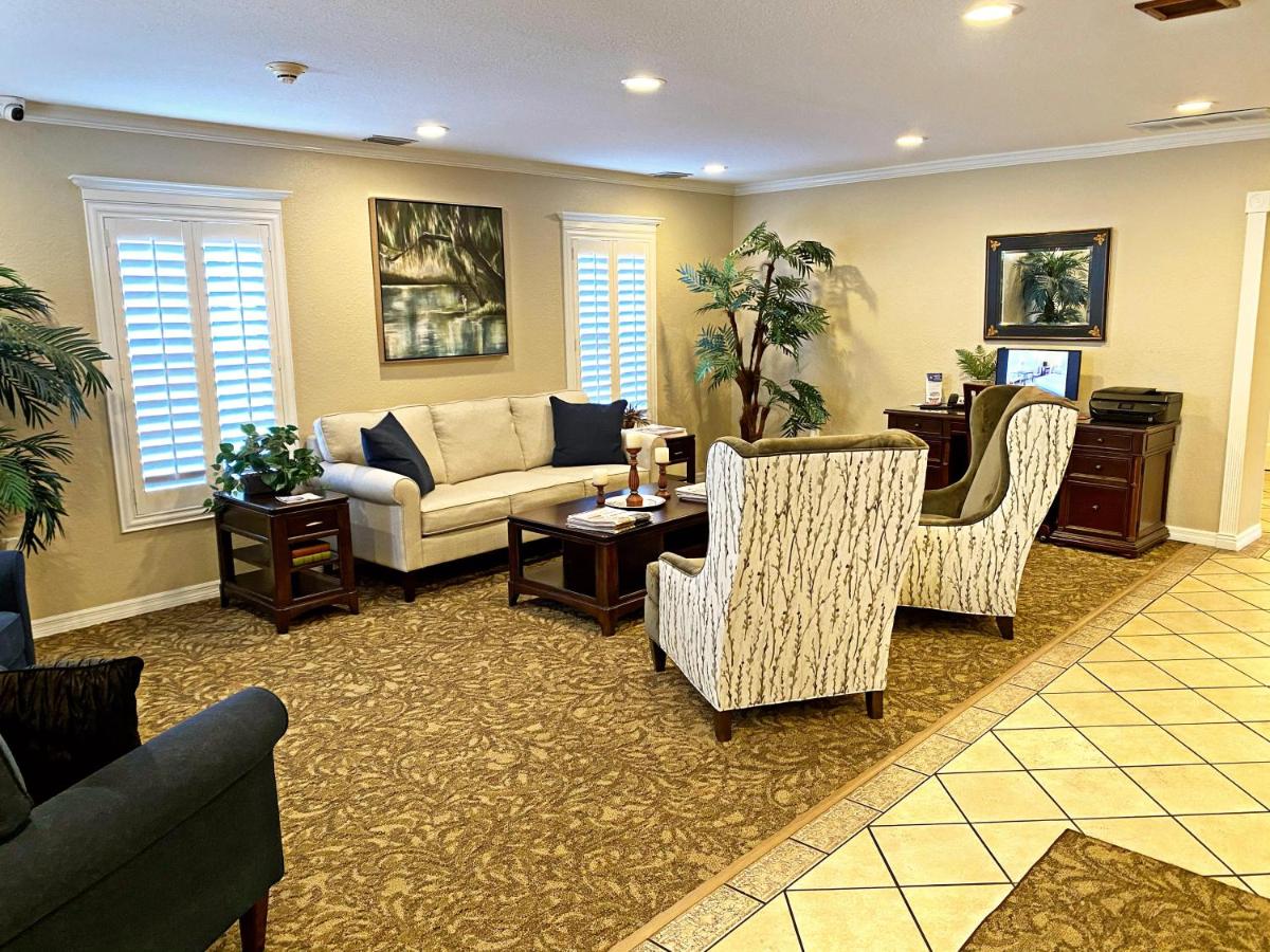  | Roadstar Hotel Zephyrhills