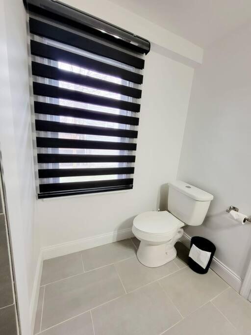  | Luxe On Walnut**king size bed**W/Off St.Parking**