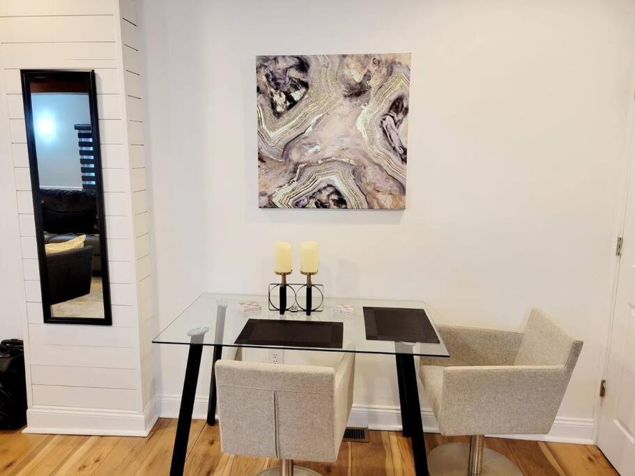 | Luxe On Walnut**king size bed**W/Off St.Parking**