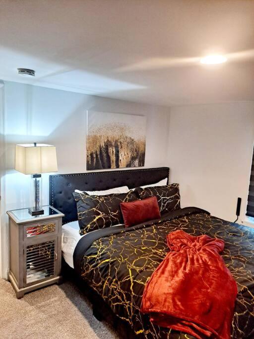  | Luxe On Walnut**king size bed**W/Off St.Parking**