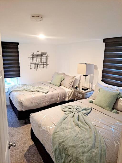 | Luxe On Walnut**king size bed**W/Off St.Parking**