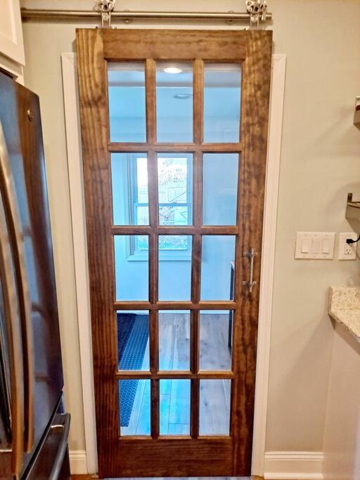 | Luxe On Walnut**king size bed**W/Off St.Parking**