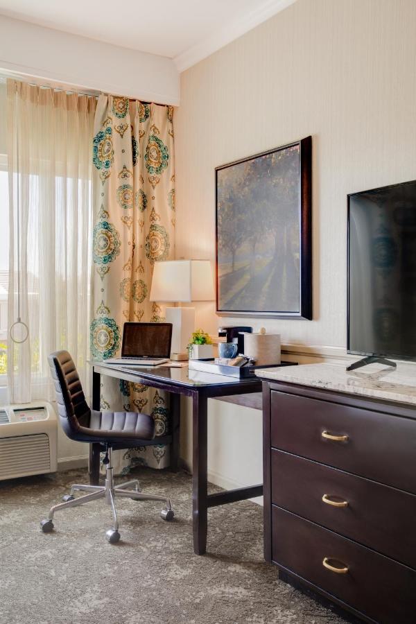 King Studio at Ayres Hotel Corona – Riverside