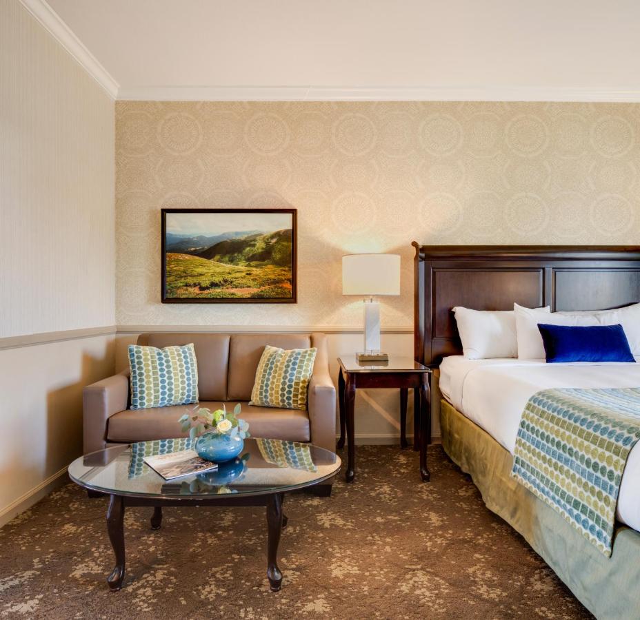 King Studio at Ayres Hotel Corona – Riverside