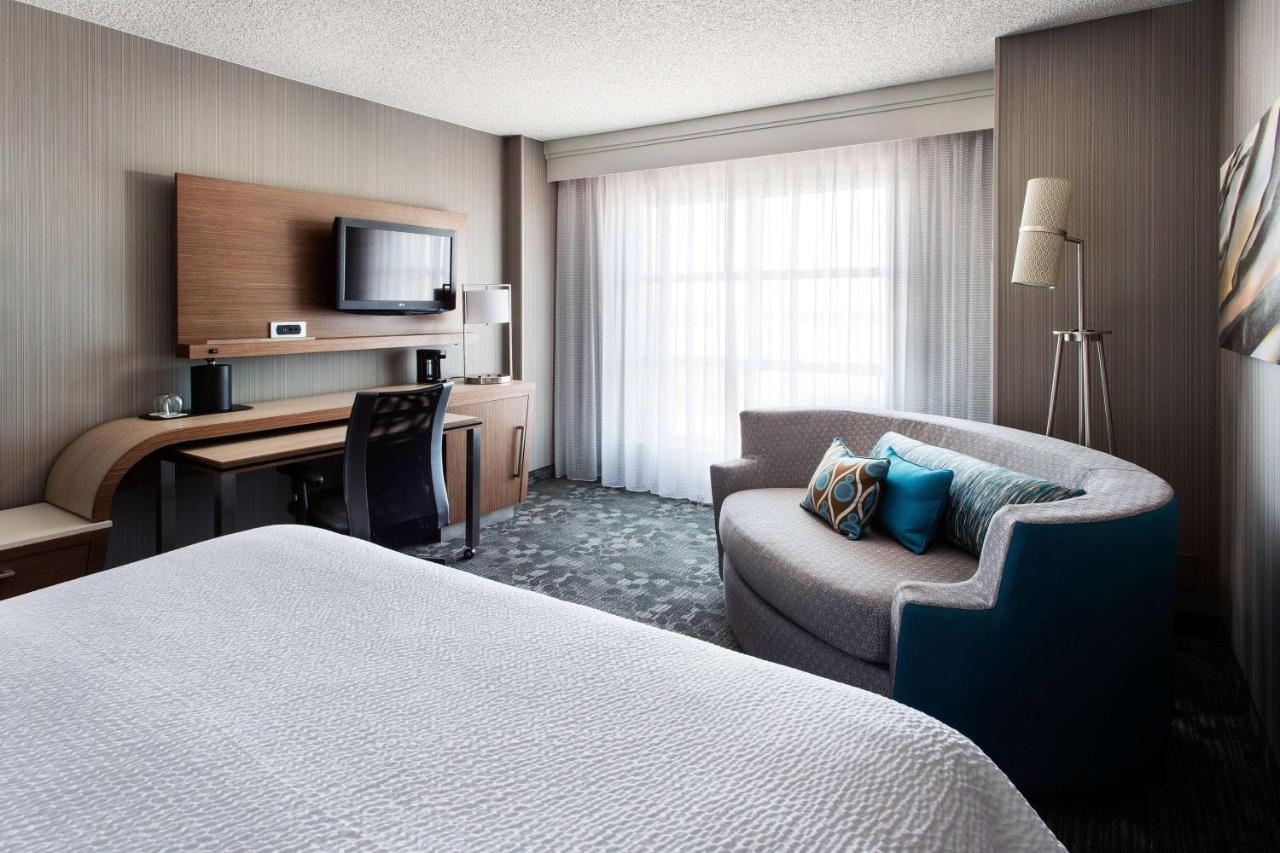 Hearing Accessible Deluxe King at Sonesta Emeryville - San Francisco Bay Bridge