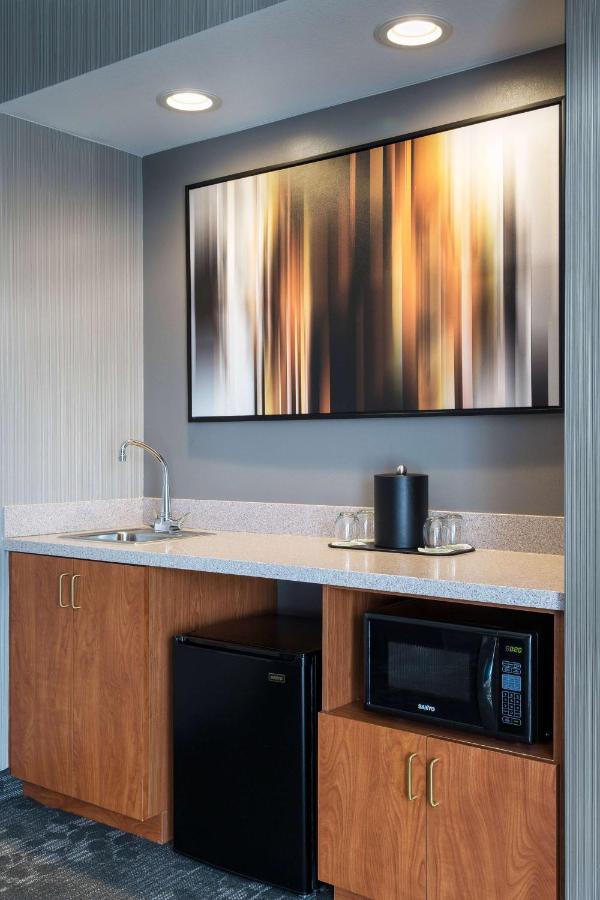 Hearing Accessible One Bedroom Suite King at Sonesta Emeryville - San Francisco Bay Bridge