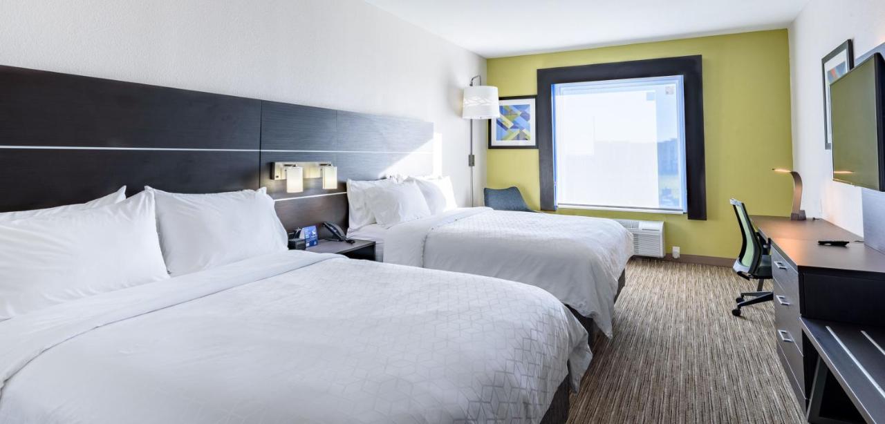 Queen Room with Two Queen Beds at Holiday Inn Express Hotel & Suites Bastrop by IHG