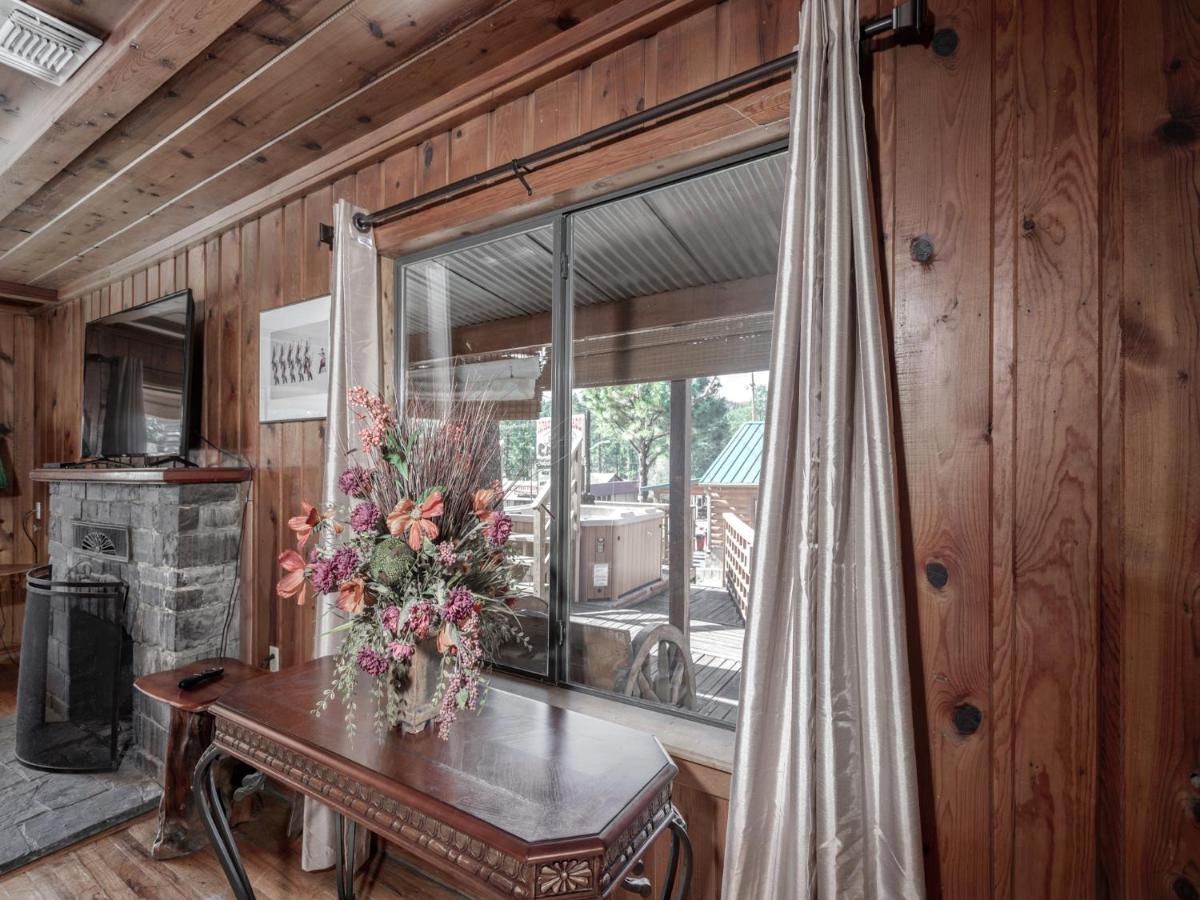 | Alpine Cabin, 3 Bedrooms, Deck, Sleeps 8
