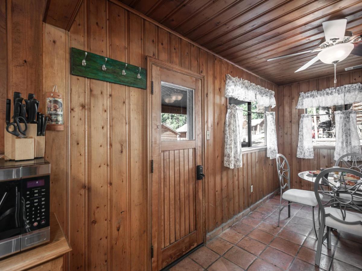 | Alpine Cabin, 3 Bedrooms, Deck, Sleeps 8