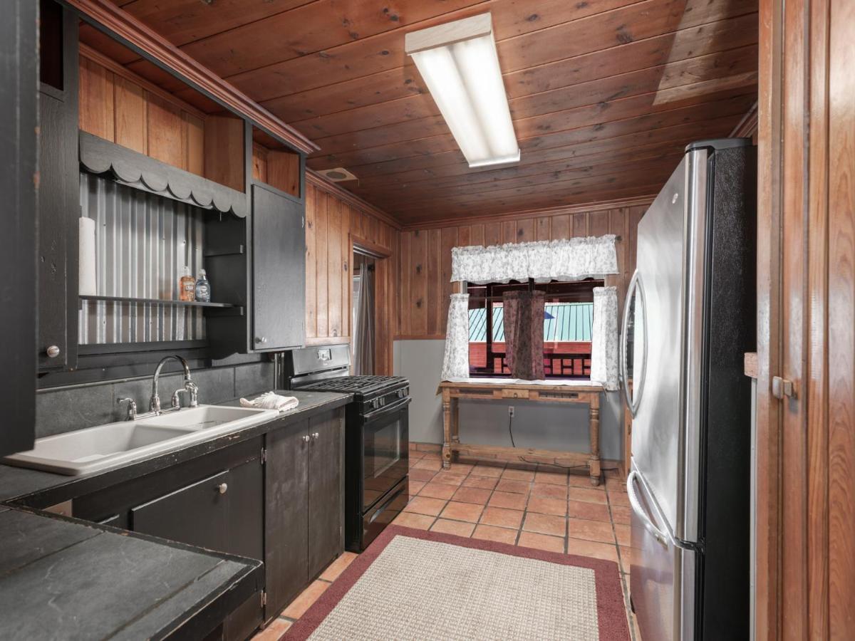 | Alpine Cabin, 3 Bedrooms, Deck, Sleeps 8