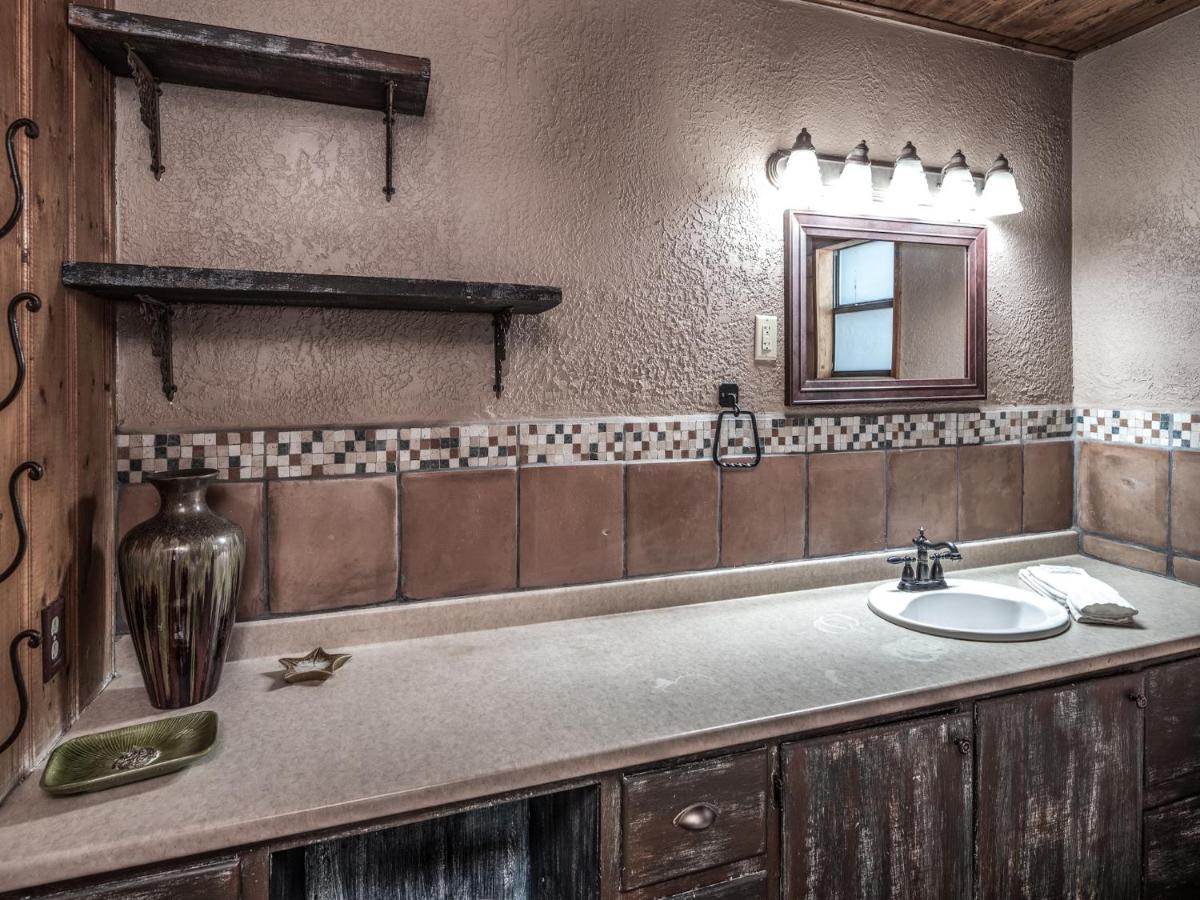 | Alpine Cabin, 3 Bedrooms, Deck, Sleeps 8