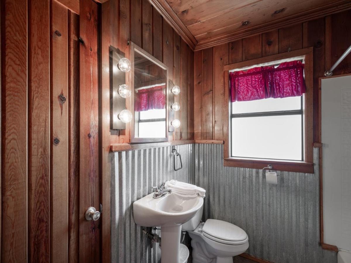 | Alpine Cabin, 3 Bedrooms, Deck, Sleeps 8