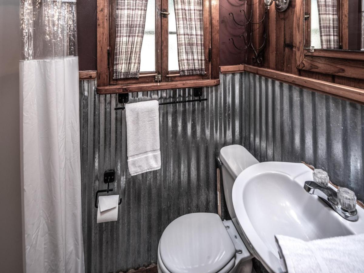  | Destiny Cabin, 2 Bedrooms, Fireplace, Midtown, Sleeps 7