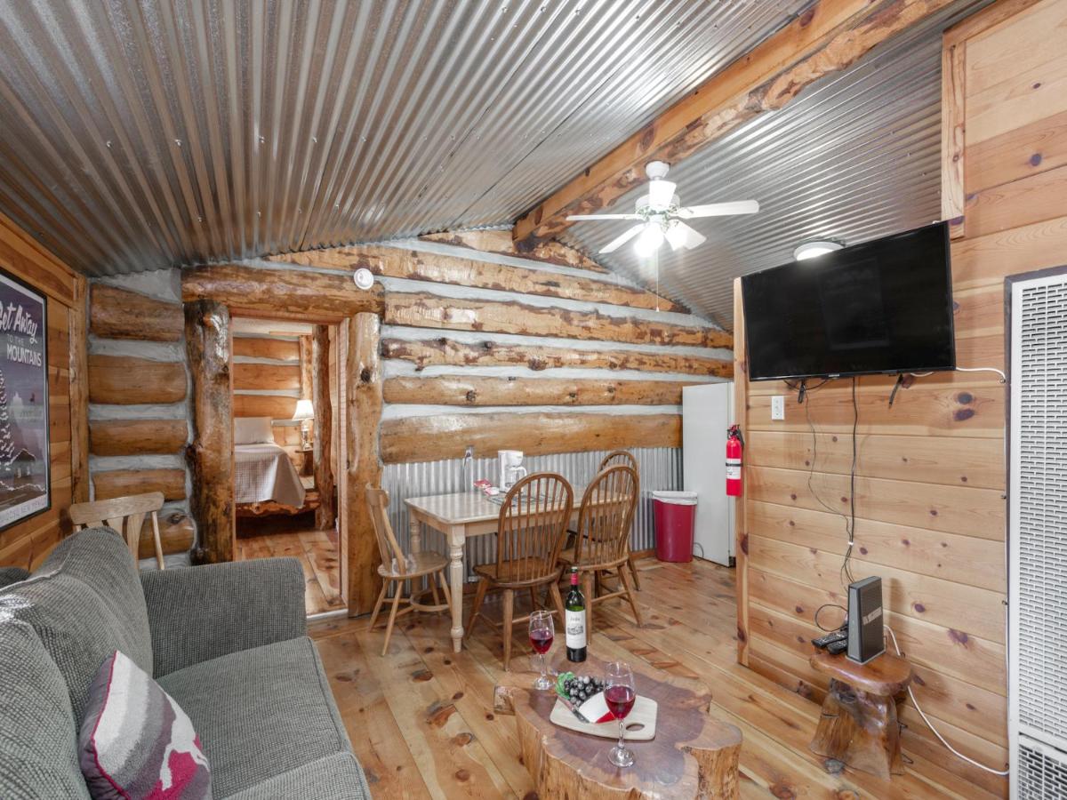 | Sleeping Bear, 2 Bedrooms, Front Deck, Midtown, Sleeps 6