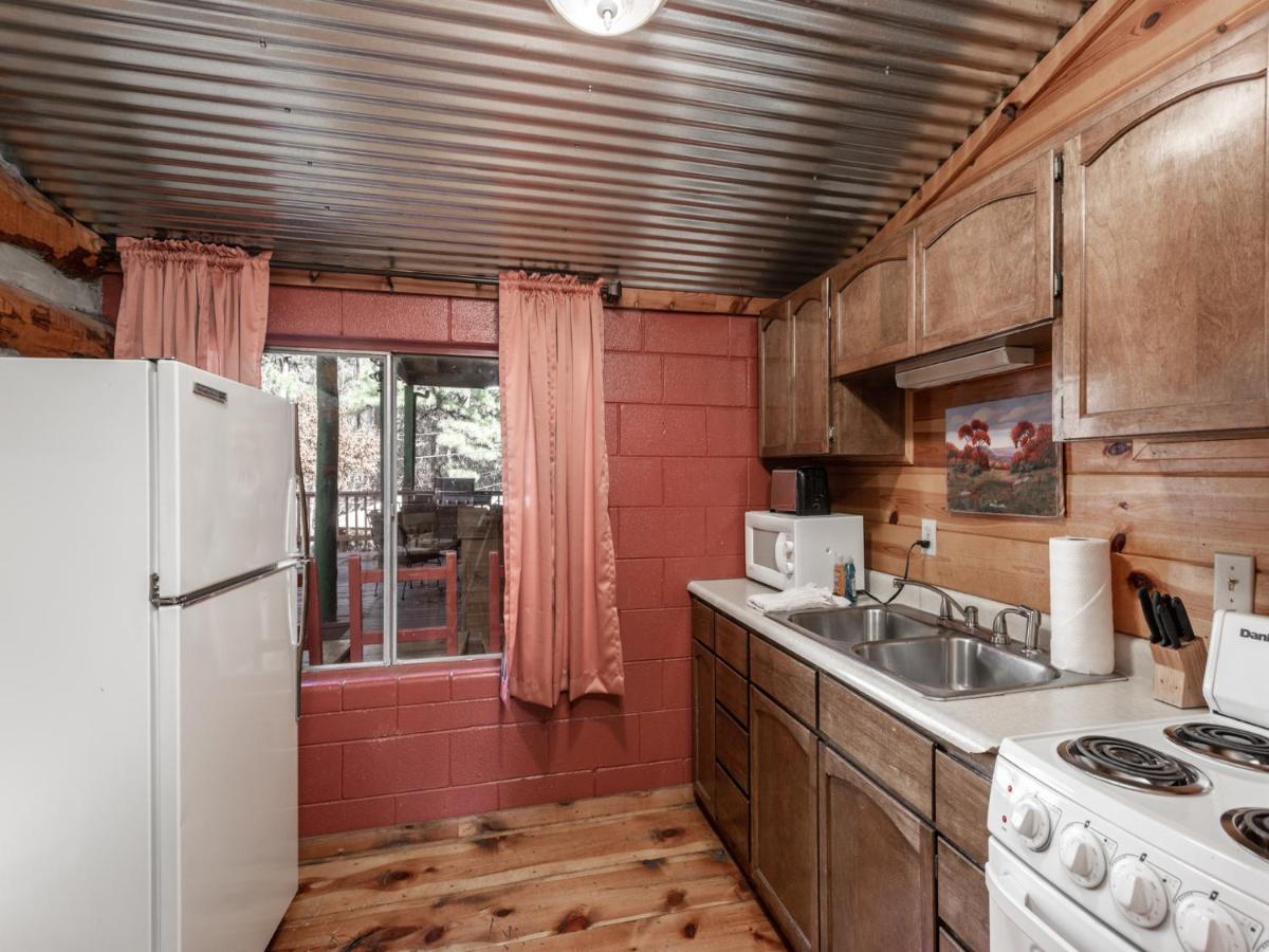 | Sleeping Bear, 2 Bedrooms, Front Deck, Midtown, Sleeps 6