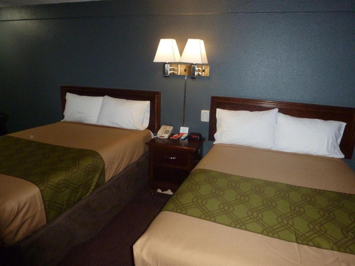 Double Room with Two Double Beds - Smoking at Econo Lodge Pittsburgh I-79