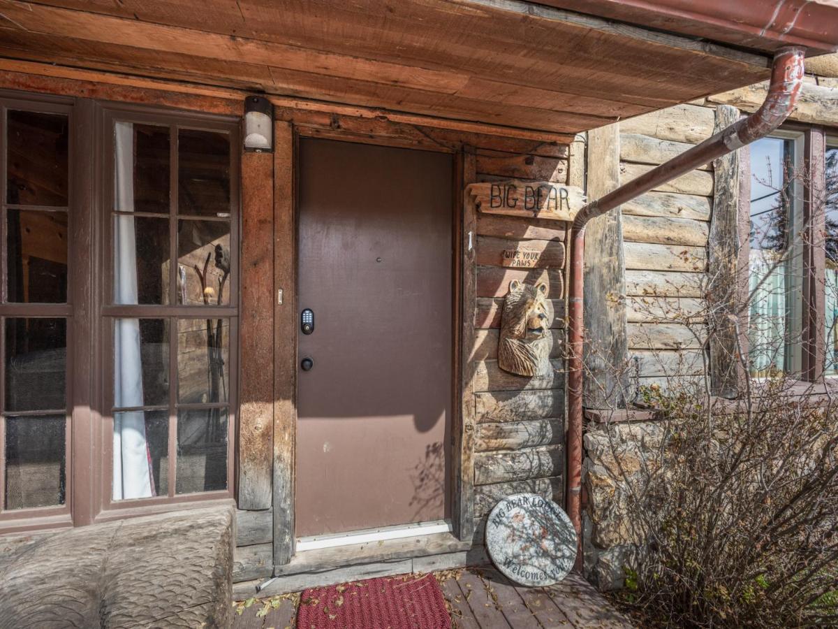 | Big Bear, 3 Bedrooms, Stone Fireplace, Midtown, Sleeps 8