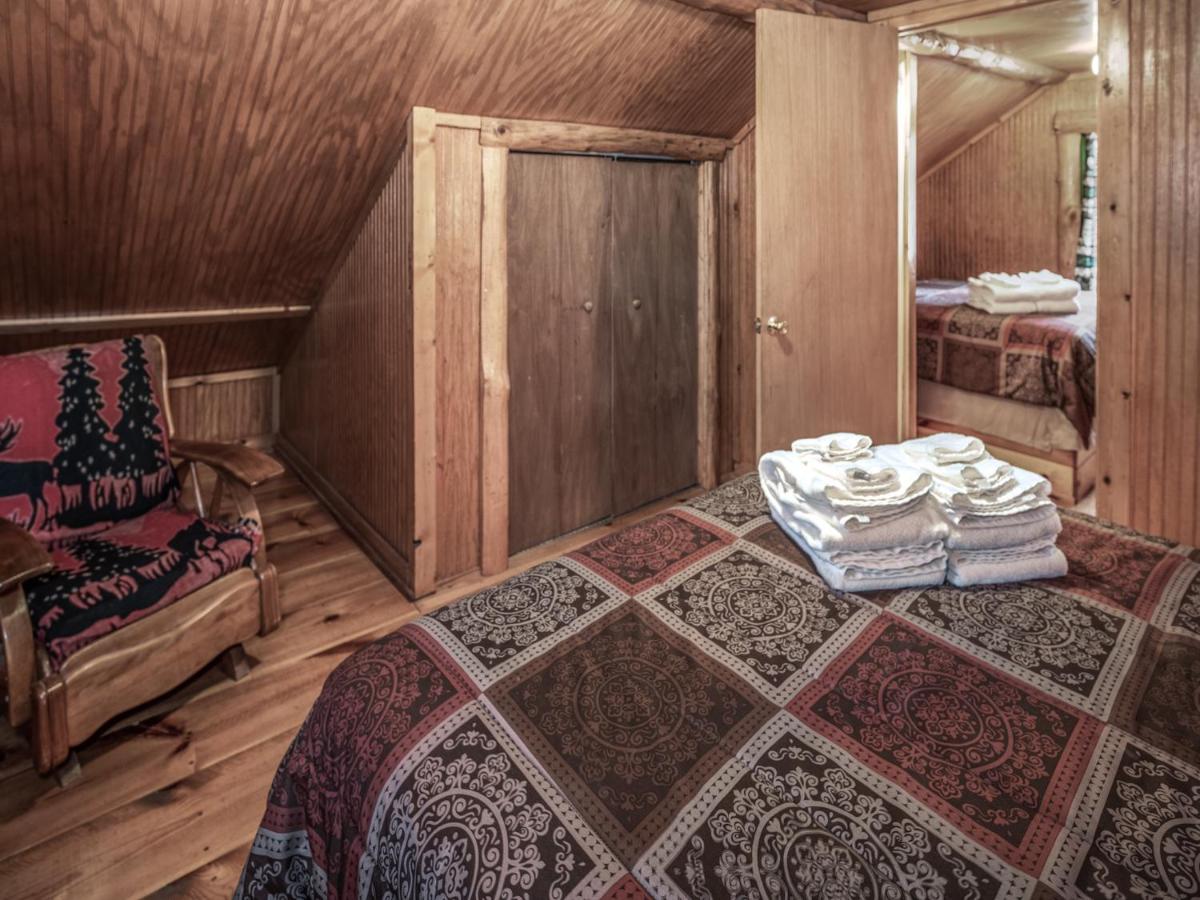 | Bear Den, 3 Bedrooms, Front Porch, Midtown, Sleeps 7